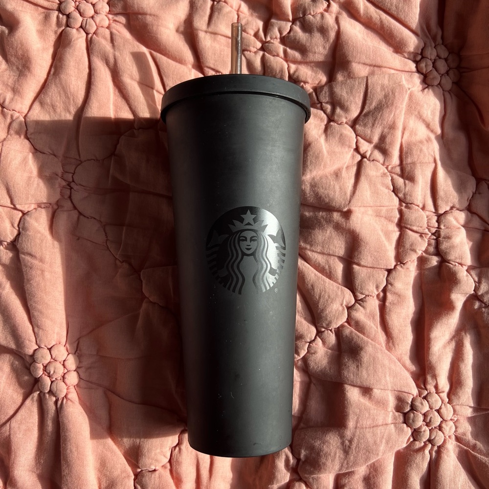 GUC 24 oz. Starbucks matte plastic black tumbler with straw